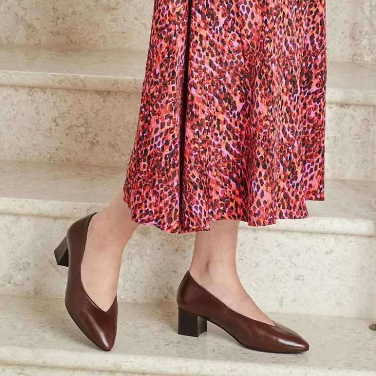 Sole Bliss Ingrid: Chestnut Leather^ Heels