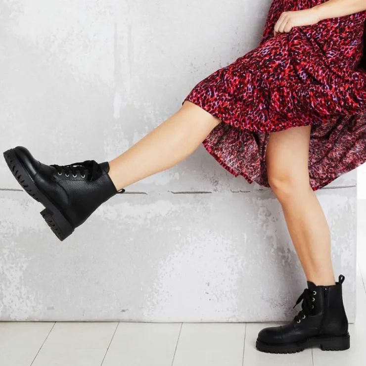 Sole Bliss Tread Black Leather^ Flats | Boots
