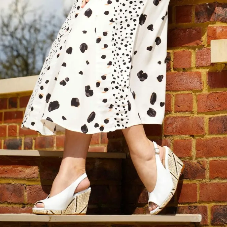 Sole Bliss Whitney: White Leather^ Sandals | Wedges